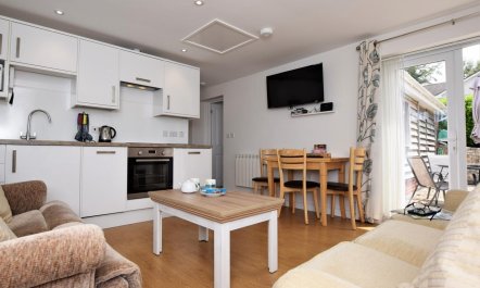 2 Bed in Axminster 1