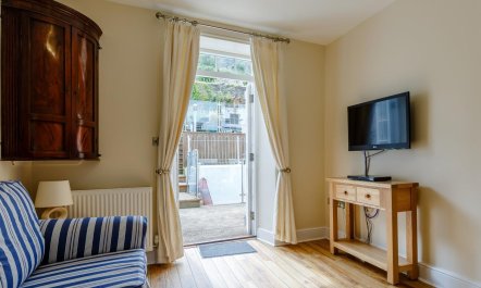 6 Bed in Torpoint 8