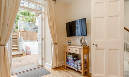 6 Bed in Torpoint 9