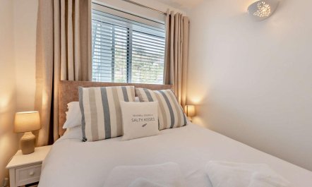 1 Bed in Saundersfoot 6