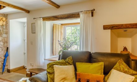 2 Bed in Brampton 3