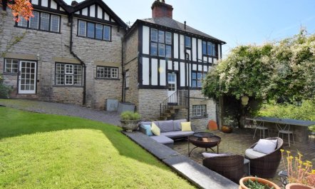 4 Bed in Colwyn Bay 1