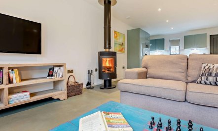 2 Bed in Holsworthy 1