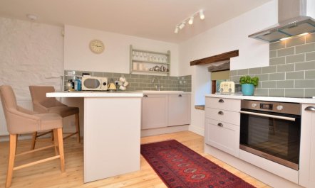 2 Bed in High Peak 6