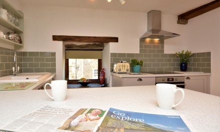 2 Bed in High Peak 4