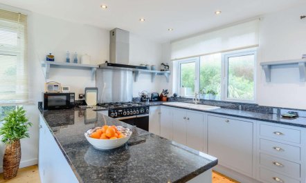 4 Bed in Ilfracombe 3