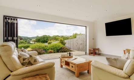 3 Bed in Newton Abbot 1