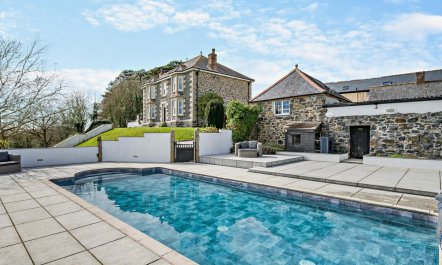6 Bed in Helston