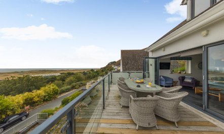 4 Bed in Aberdyfi 1