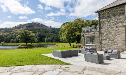 12 Bed in Bala