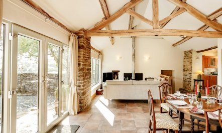 2 Bed in Knighton 5