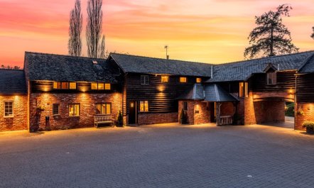8 Bed in Newtown 2