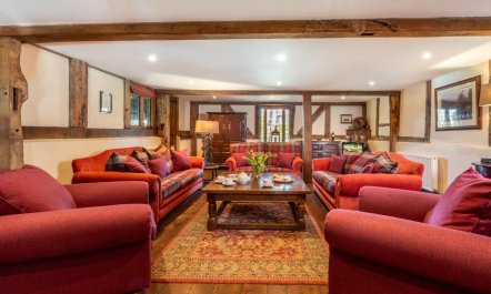 8 Bed in Newtown 3
