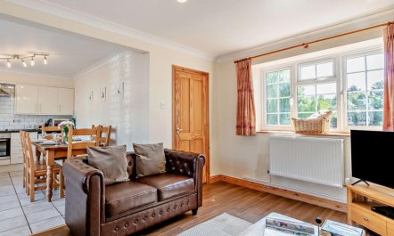 3 Bed in Zeal Monachorum 3