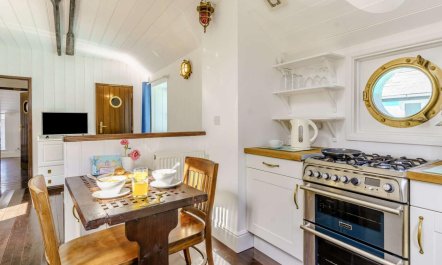 1 Bed in New Quay 2