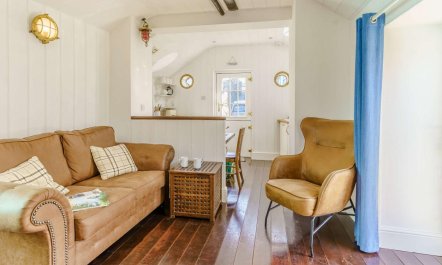 1 Bed in New Quay 3