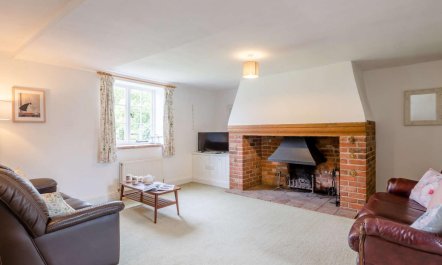 2 Bed in Field Dalling 1