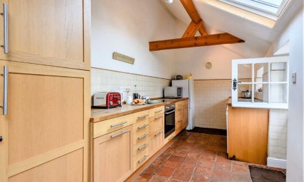 2 Bed in Field Dalling 5