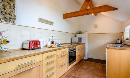 2 Bed in Field Dalling 4