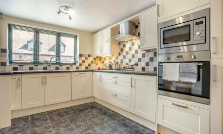 2 Bed in Bridport 6