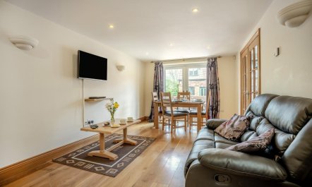 2 Bed in Bridport
