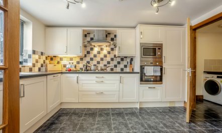 2 Bed in Bridport 7