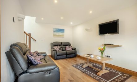 2 Bed in Bridport 2