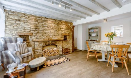 2 Bed in Cheltenham 1
