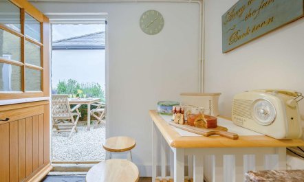 2 Bed in Cheltenham 9