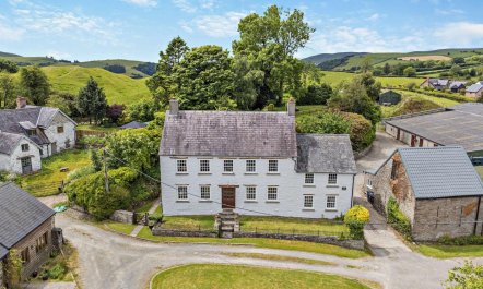 9 Bed in Builth Wells