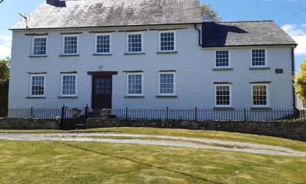 9 Bed in Builth Wells 1
