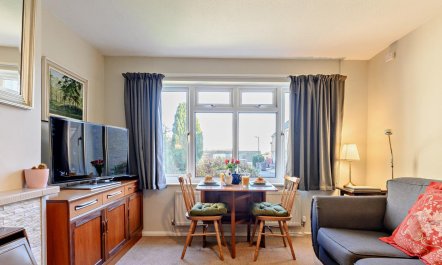 2 Bed in Cheltenham 1
