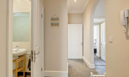 2 Bed in Tenby 9