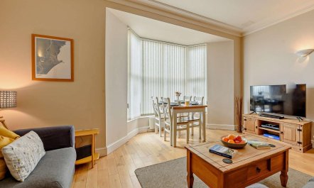 2 Bed in Tenby 3