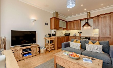 2 Bed in Tenby 1