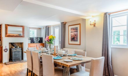 4 Bed in Ningwood 8