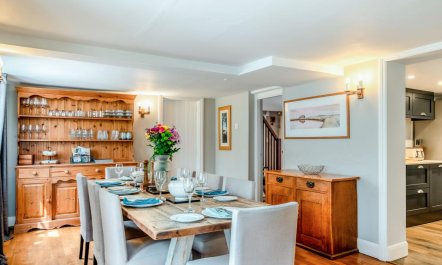 4 Bed in Ningwood 9