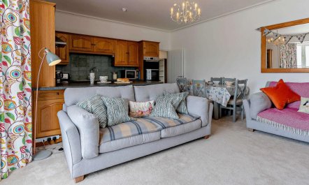 2 Bed in Tenby 3
