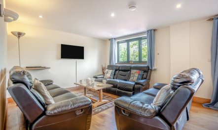 4 Bed in Bridport 8