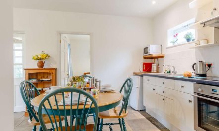 2 Bed in Warminster 2