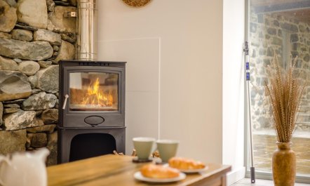 2 Bed in Llwyngwril 9