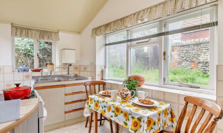 2 Bed in Holt 3