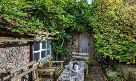2 Bed in Holt 9