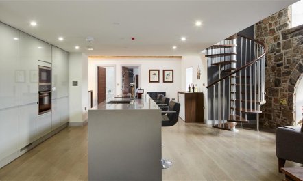 2 Bed in Tenby 1