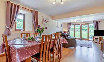 3 Bed in North Hill 8