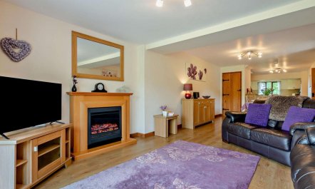 3 Bed in North Hill 5