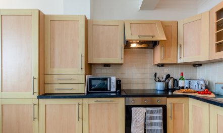 3 Bed in Tenby 1