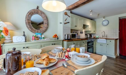 2 Bed in Holt 9