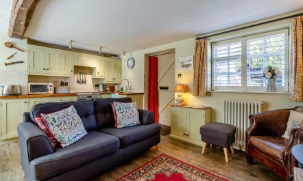 2 Bed in Holt 1