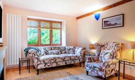 2 Bed in Godshill 8